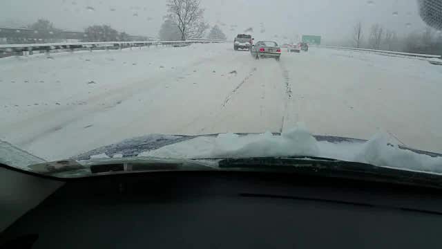 Gutsy driver fishtails on purpose on snowy highway