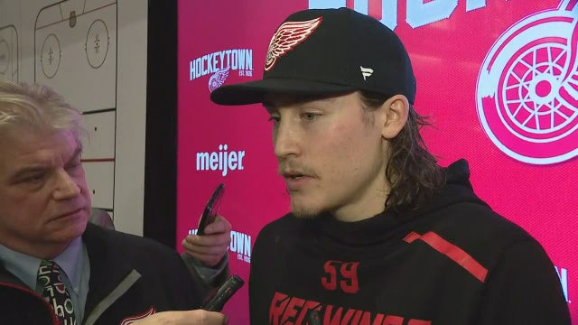WATCH: Tyler Bertuzzi scores late goal, Red Wings beat Blues 4-3