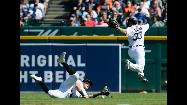 Royals split series with Tigers