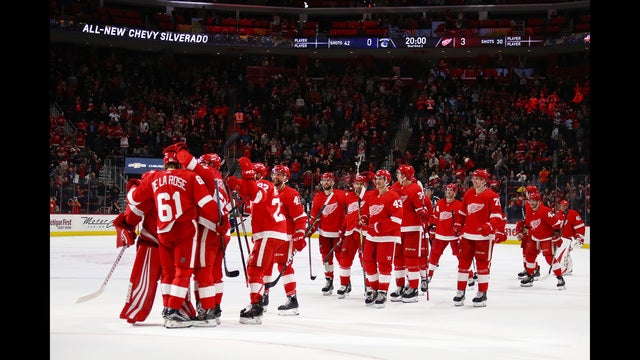 Larkin's shootout goal gives Red Wings 3-2 win over Canucks