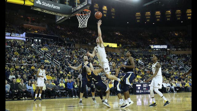 No. 9 Michigan rolls past Chattanooga 83-55