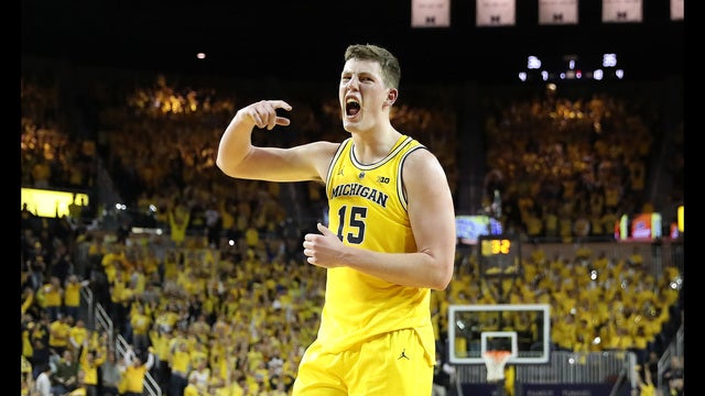 No. 7 Michigan rolls past No. 11 North Carolina 84-67
