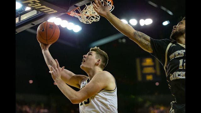 Michigan #4, MSU #10 in men's AP Top 25