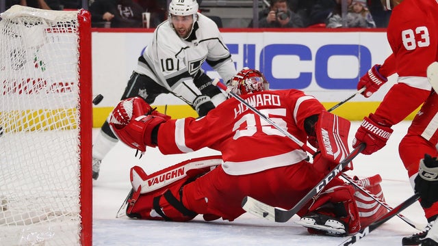 WATCH: Howard makes 42 saves, Red Wings beat Kings 3-1