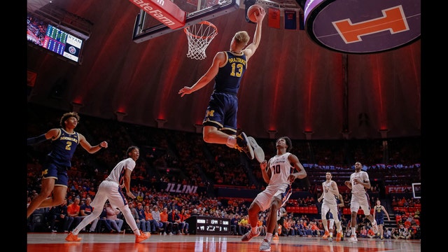 No. 2 Michigan beats Illinois 79-69 to improve to 16-0