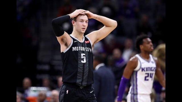 Hield beats buzzer, lifts Kings to 103-101 win over Pistons