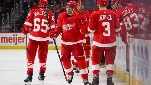 WATCH: Woodriffe with Howard, Larkin & AA following Howard's 500th game and Wings win