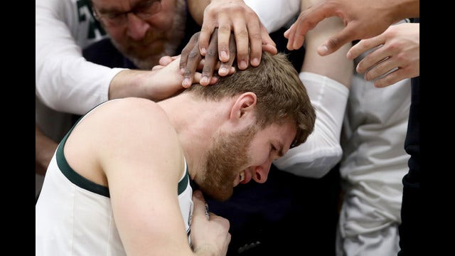 Michigan State's Ahrens taken from court with leg injury