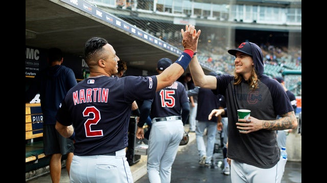 Bieber sharp, Martin steals home as Indians beat Tigers 4-2