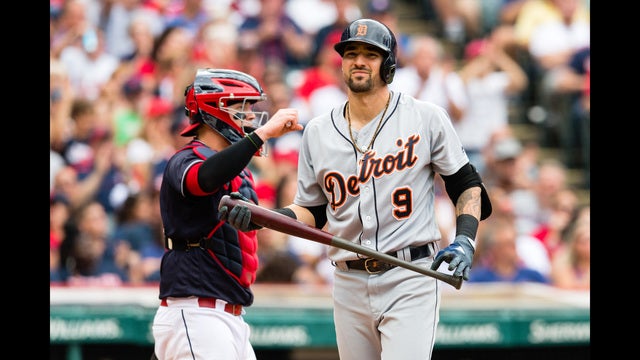 Indians set AL record with 21st straight win, sweep Tigers 5-3