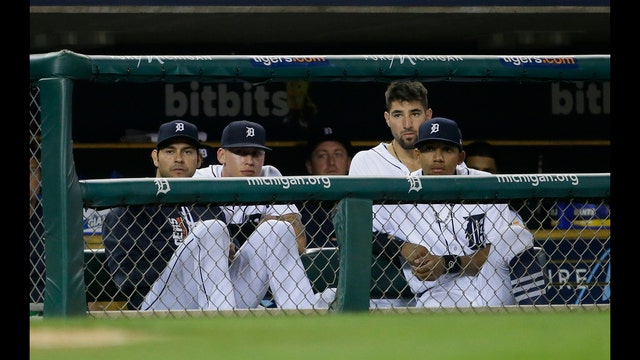 White Sox pound Tigers, win first season series since 2008
