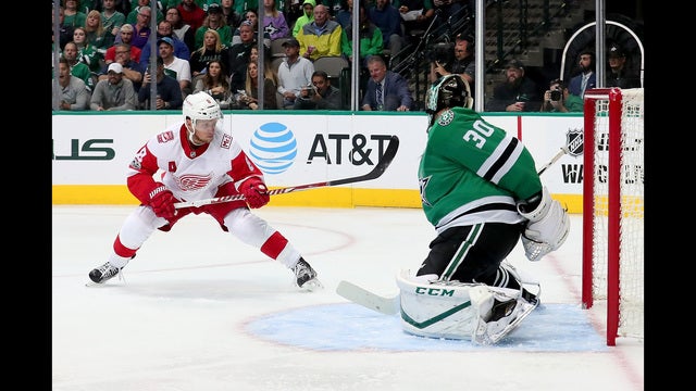 Stars hold off Red Wings 4-2