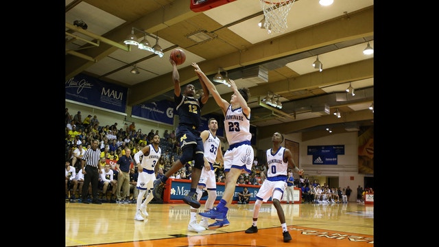 Michigan rolls over Chaminade 102-64 at Maui Invitational