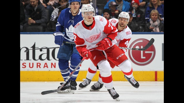 Detroit's Svechnikov has knee surgery, out 5-6 months
