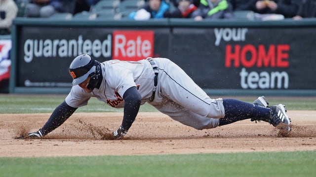 Tigers star Cabrera exits game vs White Sox with hip injury