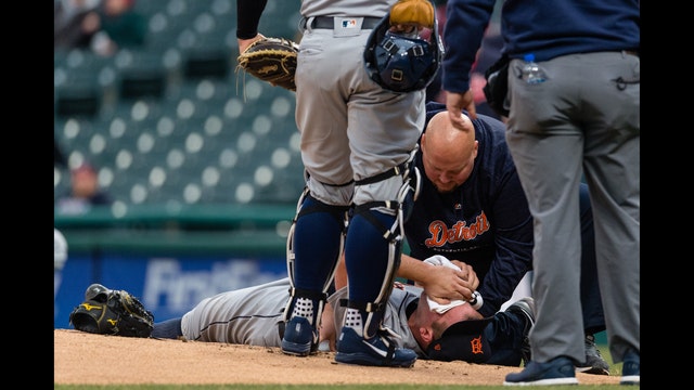 Tigers' Zimmermann bruises jaw when hit by Kipnis' liner