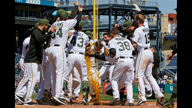 Dickerson's disputed homer lifts Pirates over Tigers 1-0