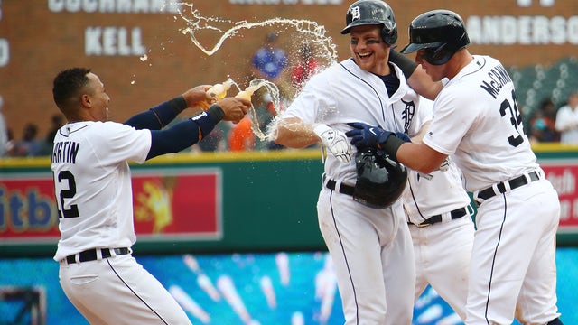 WATCH: Hicks' bunt lifts Tigers to 3-2 win over Rays in 12