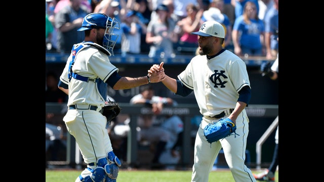 Royals top Tigers 4-2, win first series