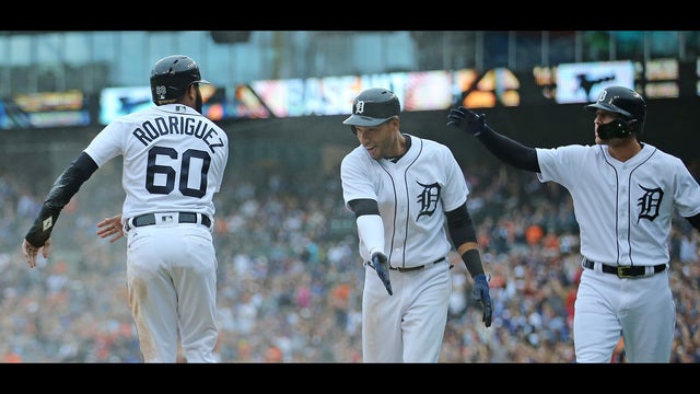 Tigers score three in the eighth to beat Blue Jays 7-4