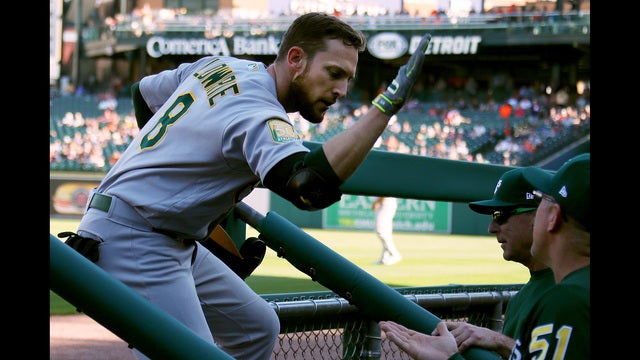 Lowrie's homer in 9th lifts A's over Tigers 5-4