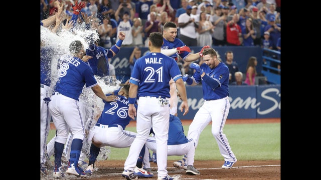 Smoak hits HR in 9th, Blue Jays hand Tigers 11th loss in row