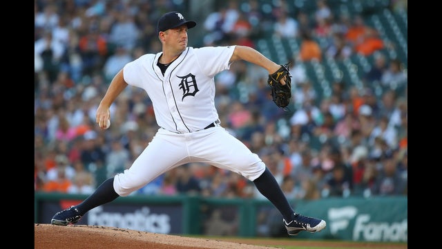 Zimmermann denies Colon's history bid, Tigers win 3-1