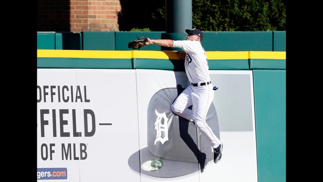 Tigers chase Hamels in 7-run first, beat Rangers 7-2