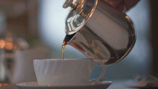 Report: Drinking extremely hot tea increases risk of esophageal cancer