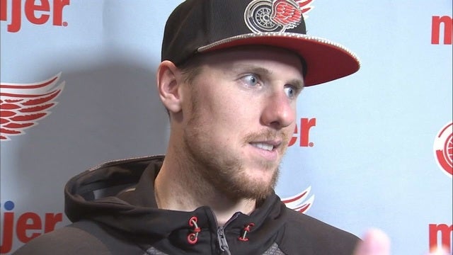 Howard gets 1st shutout of season, Red Wings beat Senators 2-0