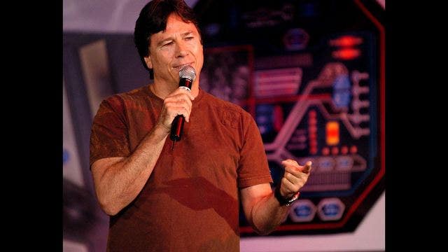 'Battlestar Galactica' star Richard Hatch dies at 71