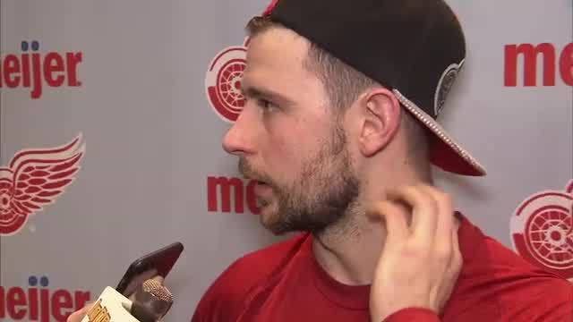 Tatar, Howard Lead Red Wings Past Blackhawks, 4-2