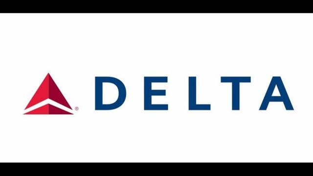 Breastfeeding mom of triplets praises Delta on Facebook