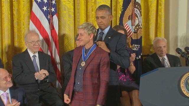 Lack of ID delays Ellen's entry into White House for award