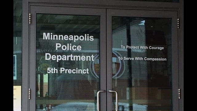 Minneapolis cops buy groceries, light bulbs after heartaching discovery