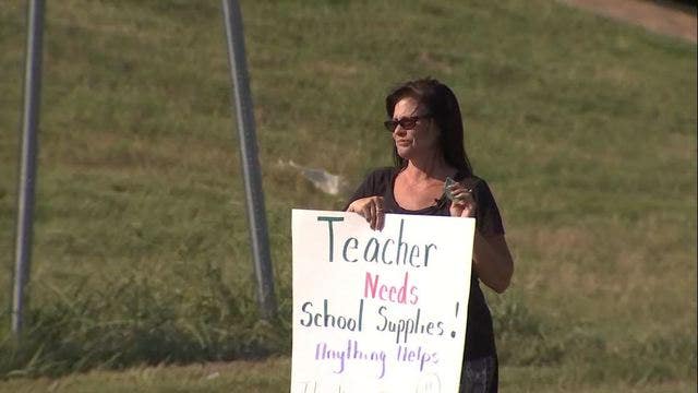 Teacher panhandles to buy school supplies for classroom