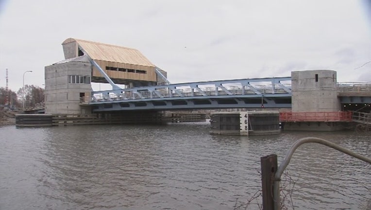 bcf15418-Fort Street Bridge