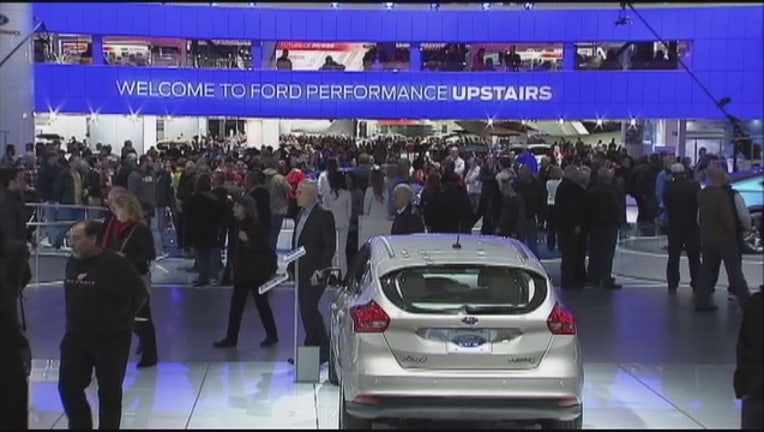 Auto_show_goers_boost_business_in_Detroi_0_20160115200136