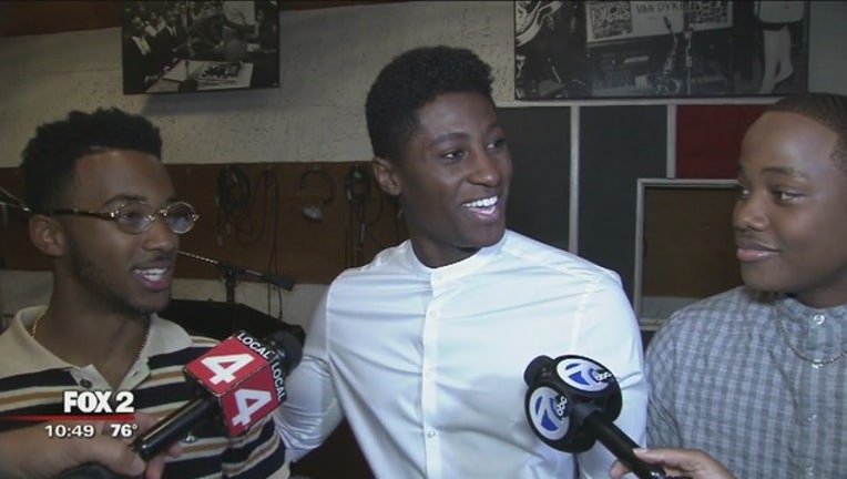 b843b7c7-Cast_of__Detroit__stops_by_Motown_Museum_0_20170724033727