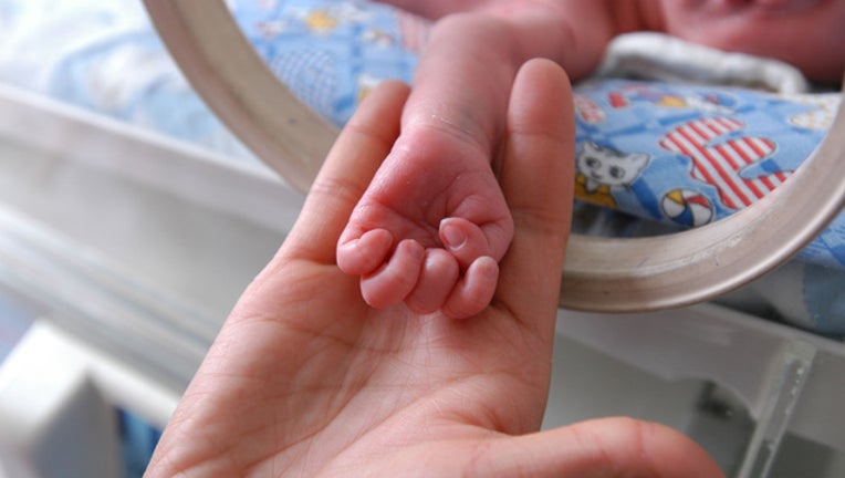 742fc498-baby hand _GETTY-407068