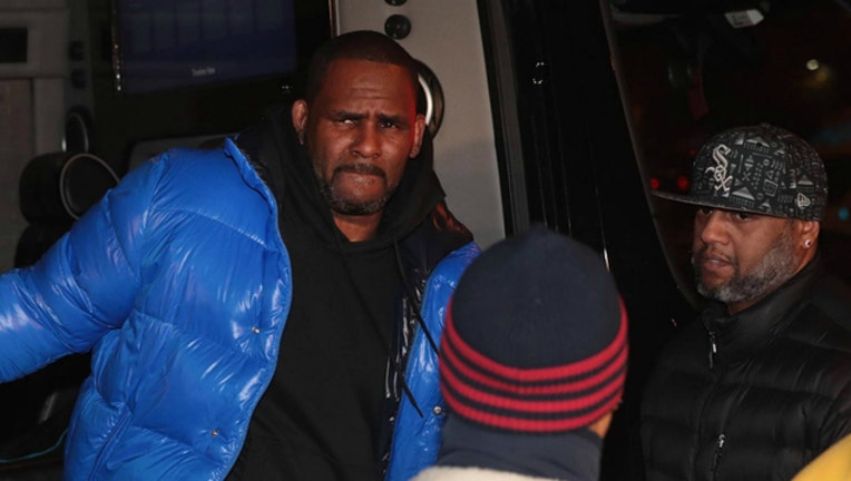 9918b946-GETTY r kelly 3_1550895060127.jpg-404023.jpg