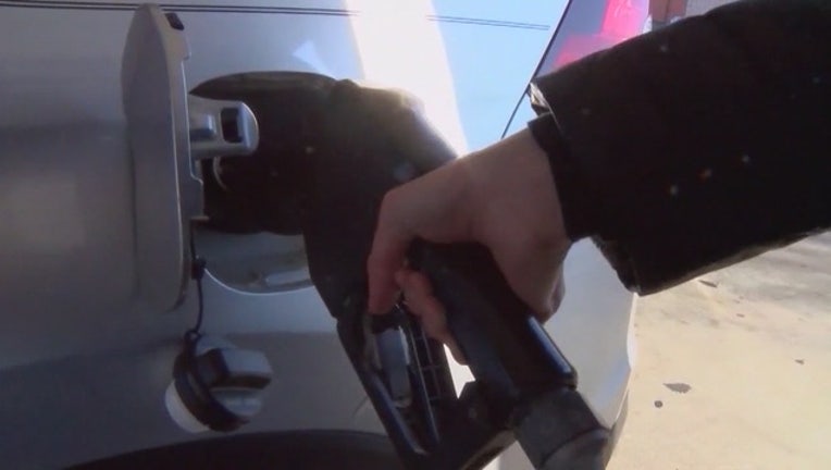 Gas_prices_below__2_a_gallon_around_metr_0_20151117125139