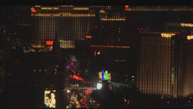 Las_Vegas_strip_honors_victims_0_20171009112819-401385