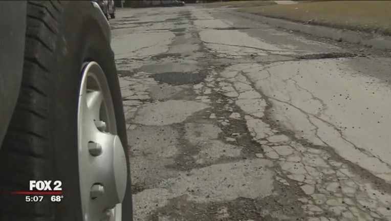 Potholes_pile_up_in_one_Clinton_Twp_neig_2_20160309235804