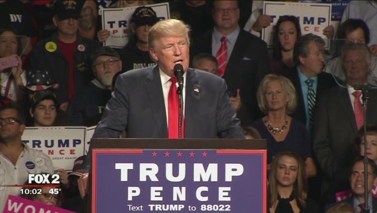 8d71fc7f-Trump_thanks_Weiner_during_campaign_rall_0_20161101021226