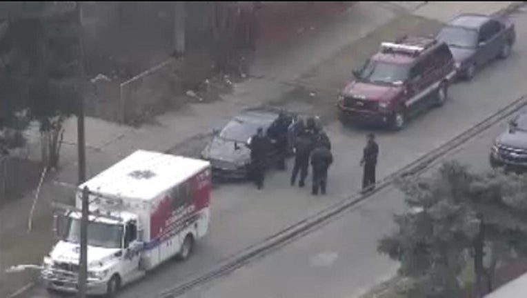 e1ddcc0d-BARRICADED GUNMAN ARTESIAN AND PAUL
