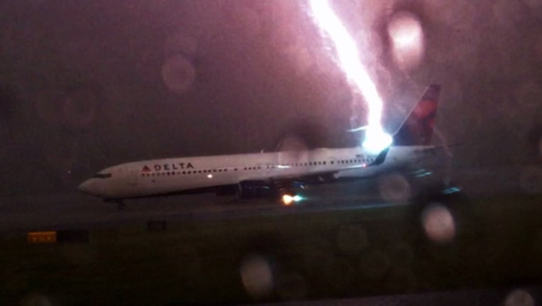 9c8a3865-lightning_strike.jpg