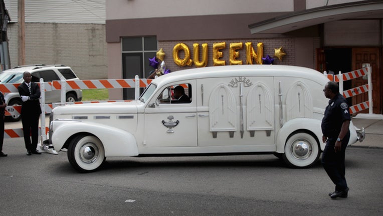 a58aadba-getty-aretha franklin hearse-083118