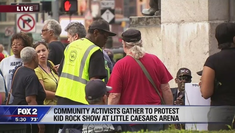 1777c71a-kid rock protesters_1505253960014.jpg