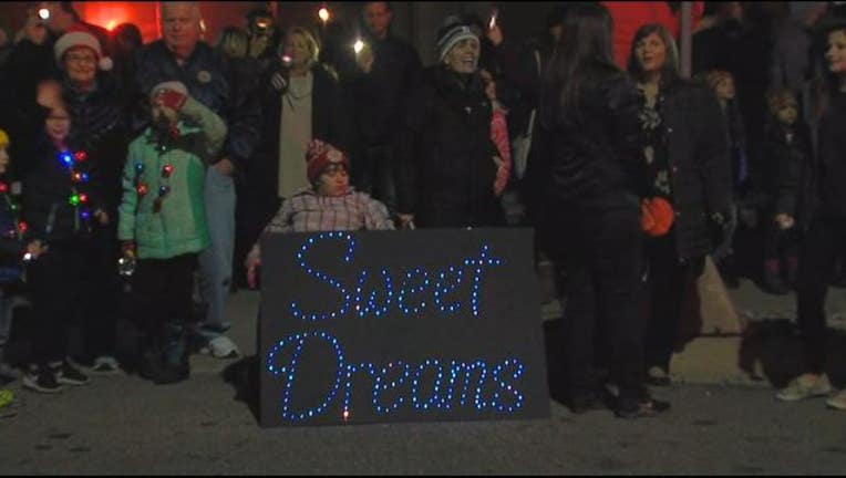e93a0401-Community gathers outside hospital for light show with pediatric patients